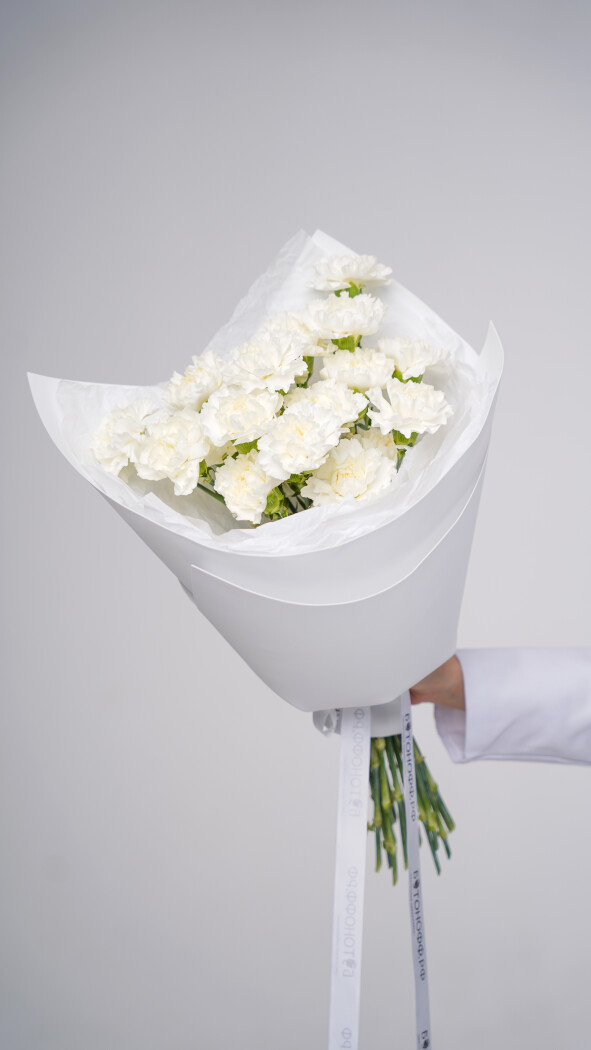 25 белых диантусов в оформлении №104