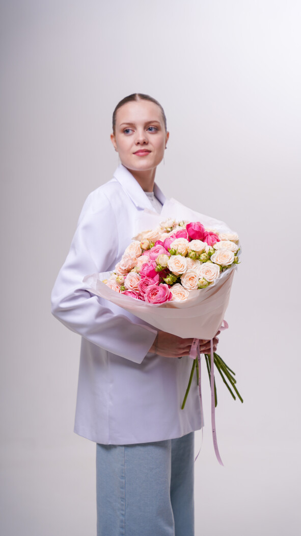 9 кустовых роз микс в оформлении №283