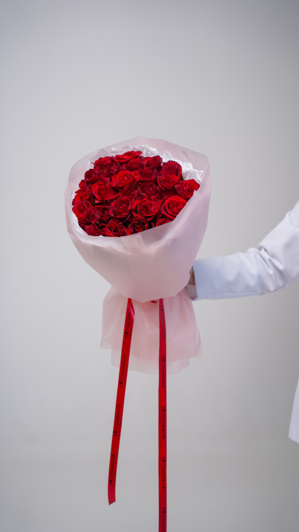 25 красных роз в оформлении №31