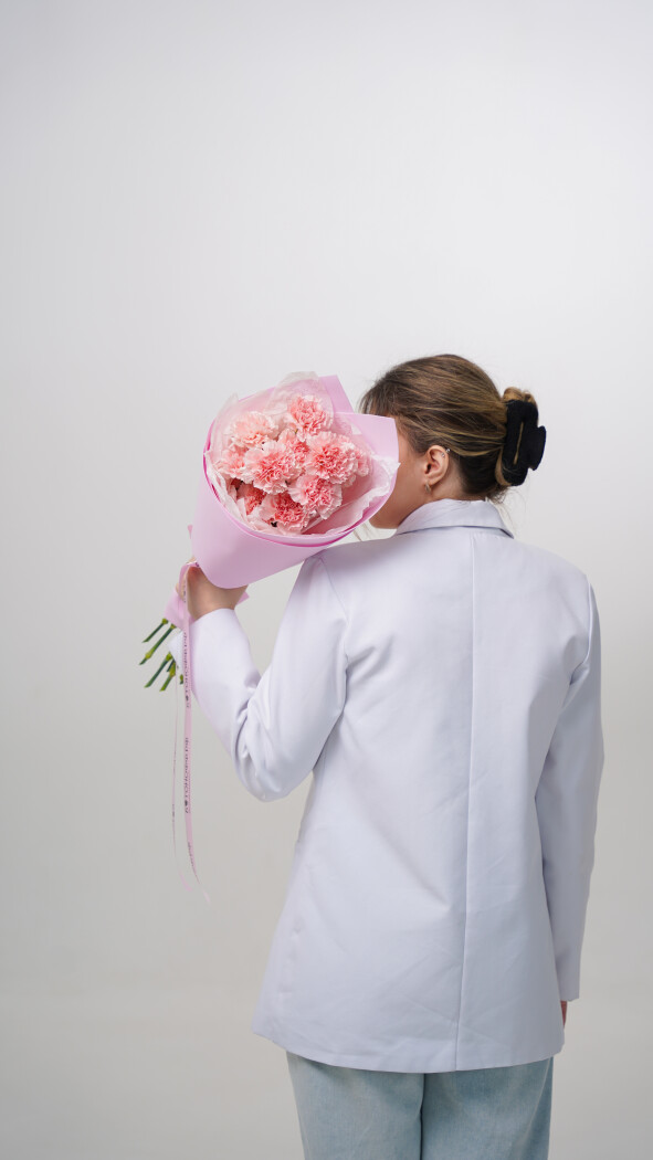 11 розовых диантусов в оформлении №108