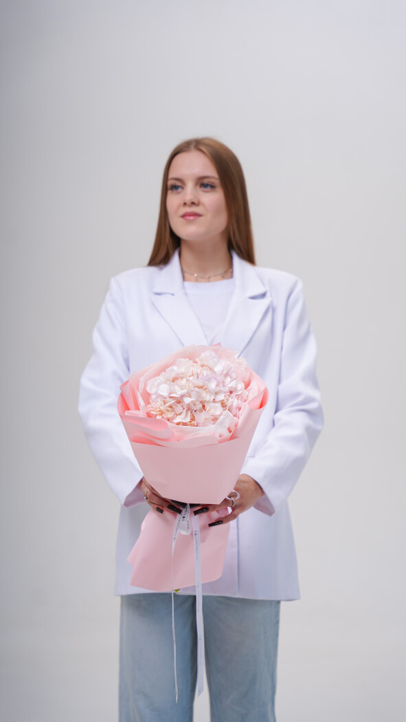 1 розовая гортензия в оформлении №204