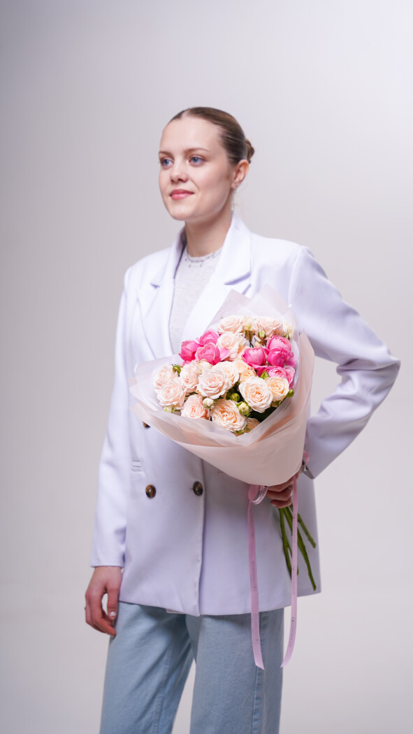 5 кустовых роз микс в оформлении №282