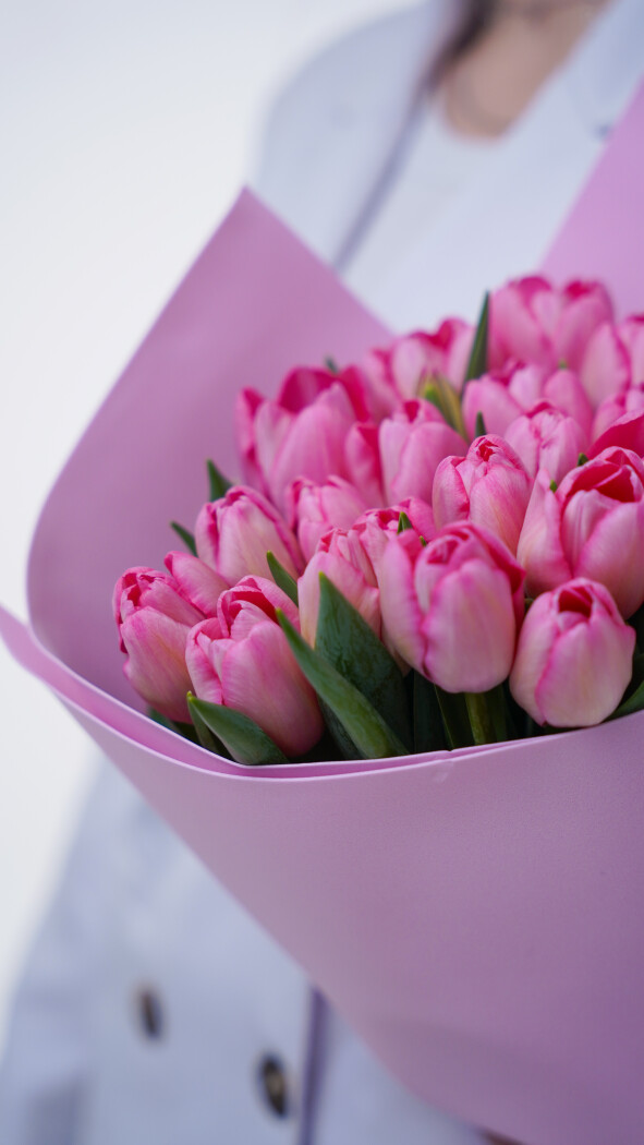 25 розовых тюльпанов в оформлении №379