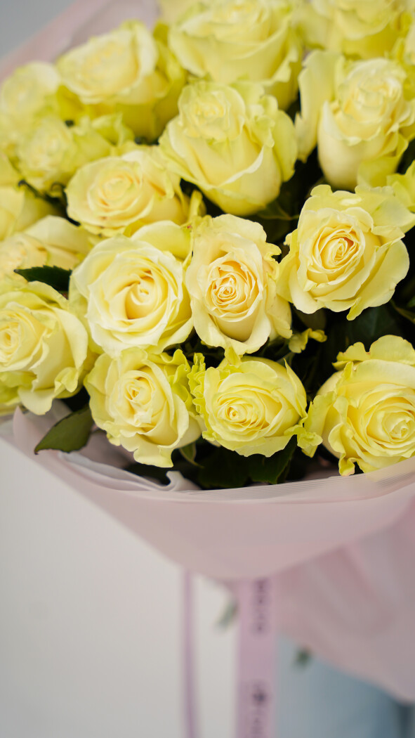 25 белых роз в оформлении №55