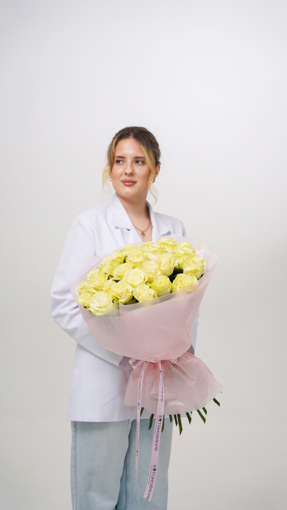 25 белых роз в оформлении №55