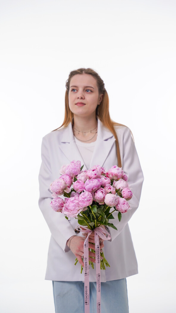 25 розовых пионов под ленту №138