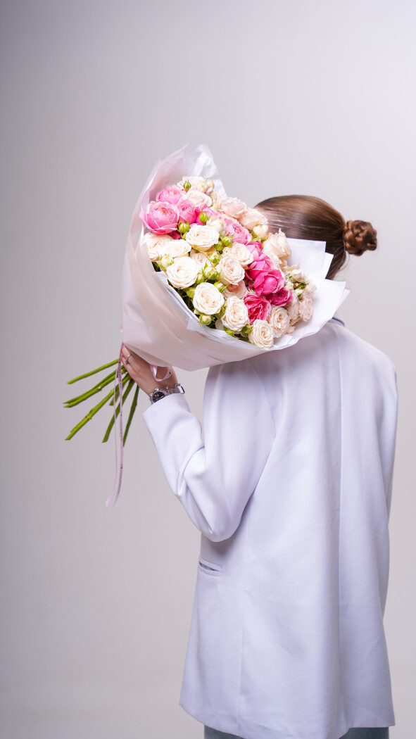 9 кустовых роз микс в оформлении №283