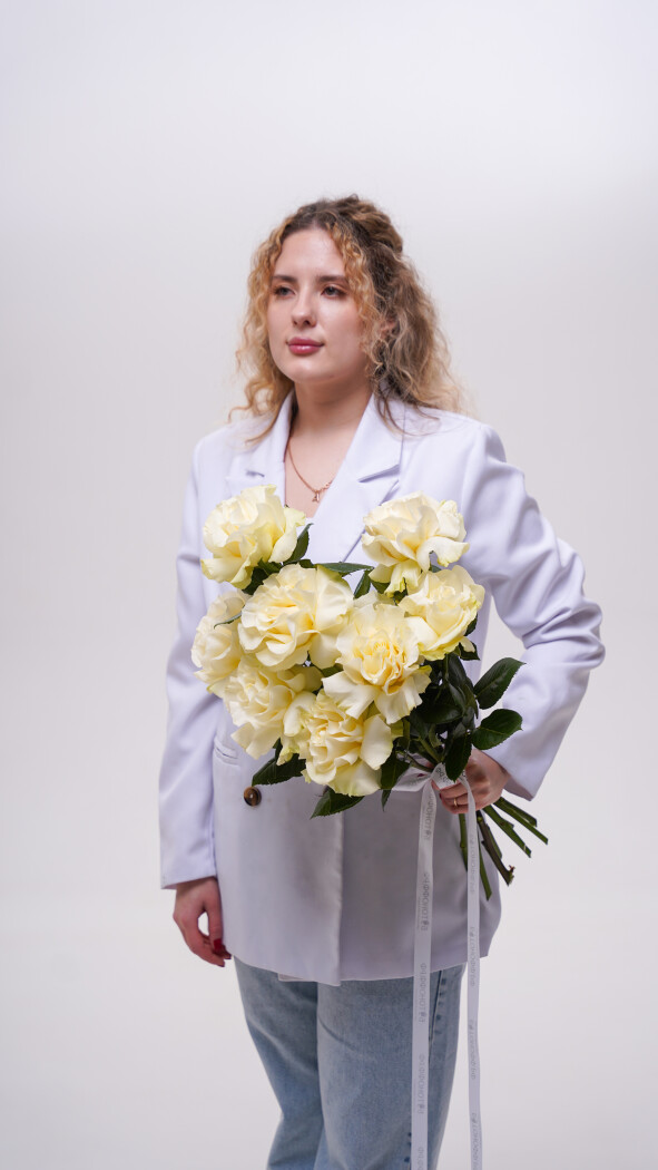 9 белых роз под ленту №277