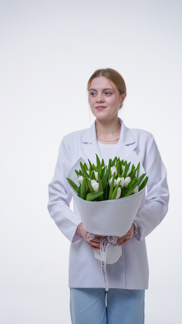 25 белых тюльпанов в оформлении №364