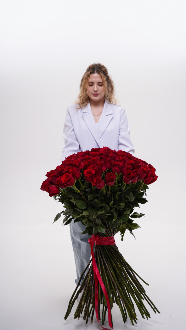 101 красная метровая роза под ленту №51