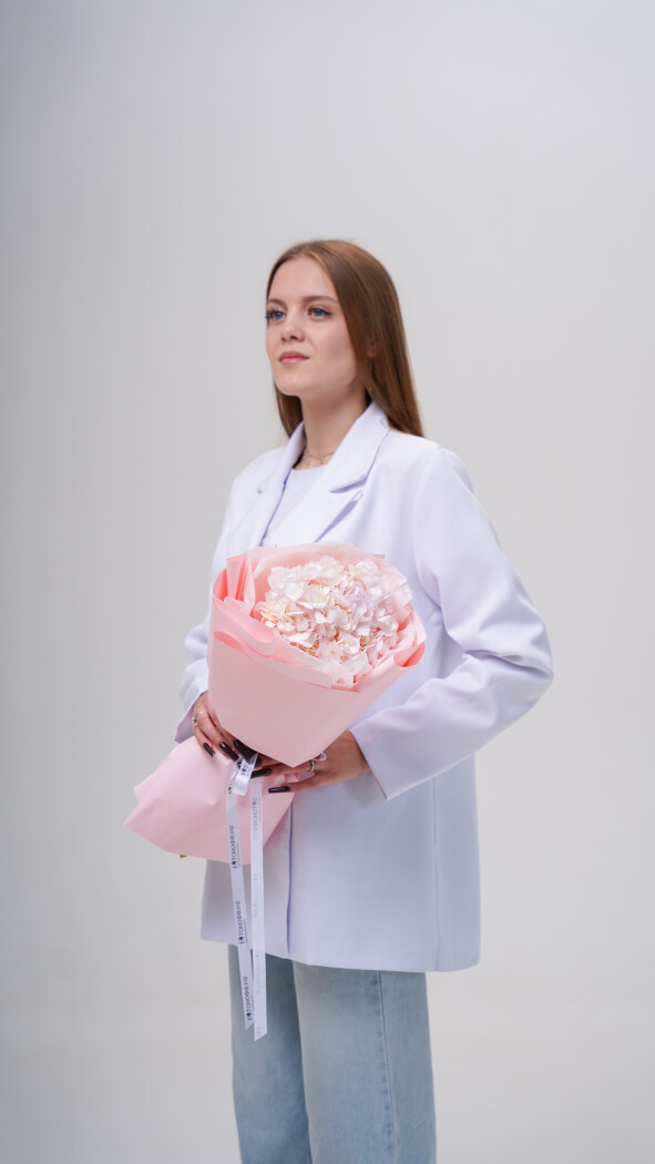 1 розовая гортензия в оформлении №204