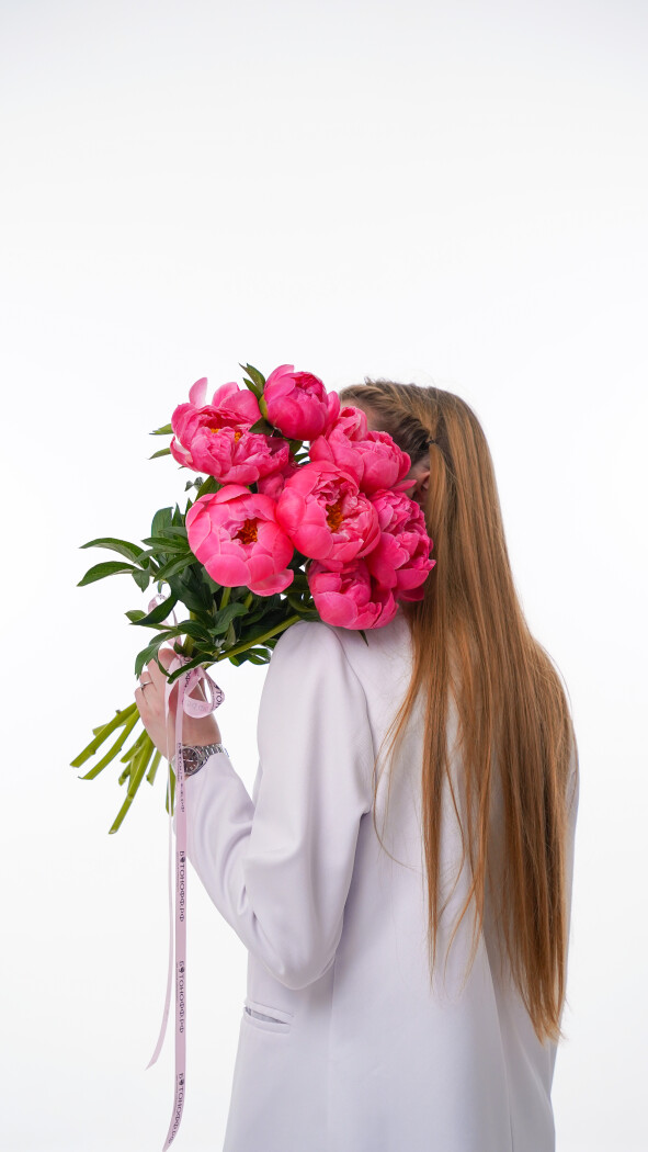 9 коралловых пионов под ленту №130