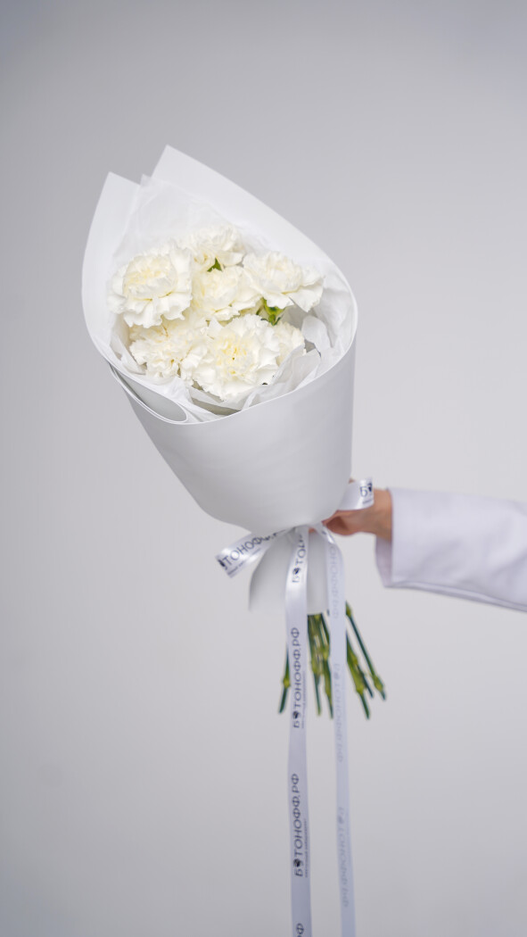 11 белых диантусов в оформлении №102