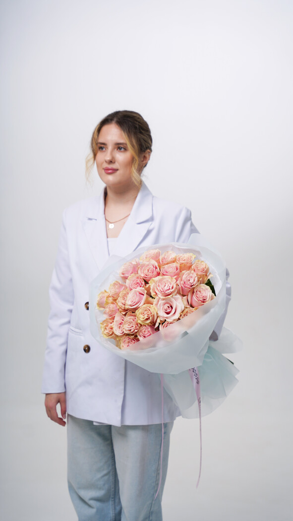 25 розовых роз в оформлении №61