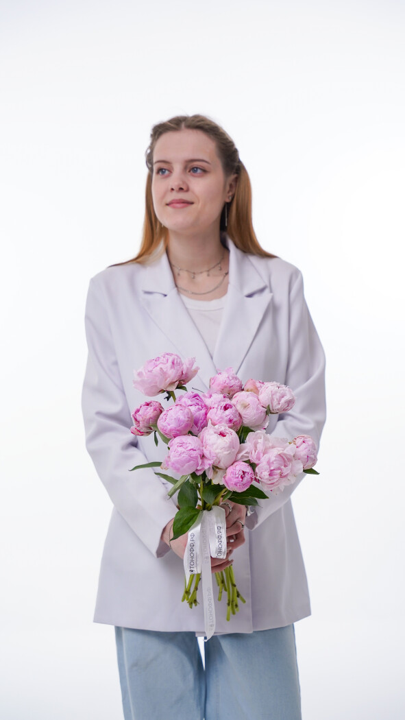 15 розовых пионов под ленту №137