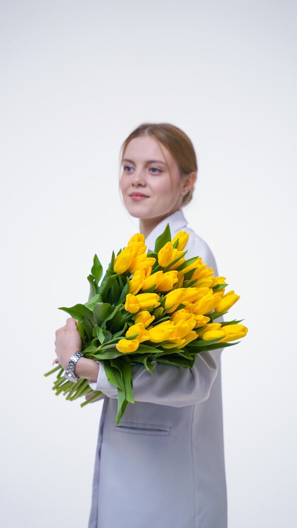 Охапка желтых тюльпанов №385