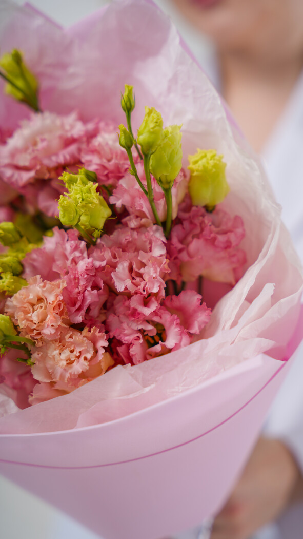 5 розовых эустом в оформлении №94