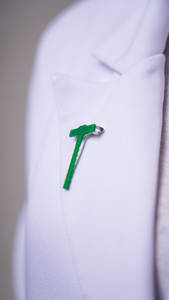 Булавка для бутоньерки