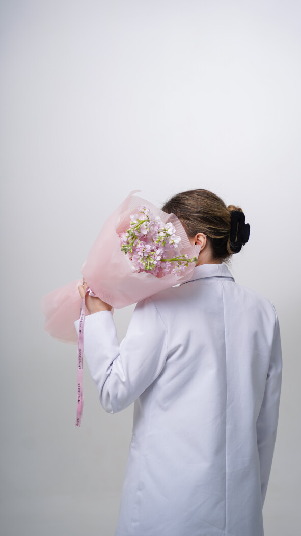 5 розовых маттиол в оформлении №124