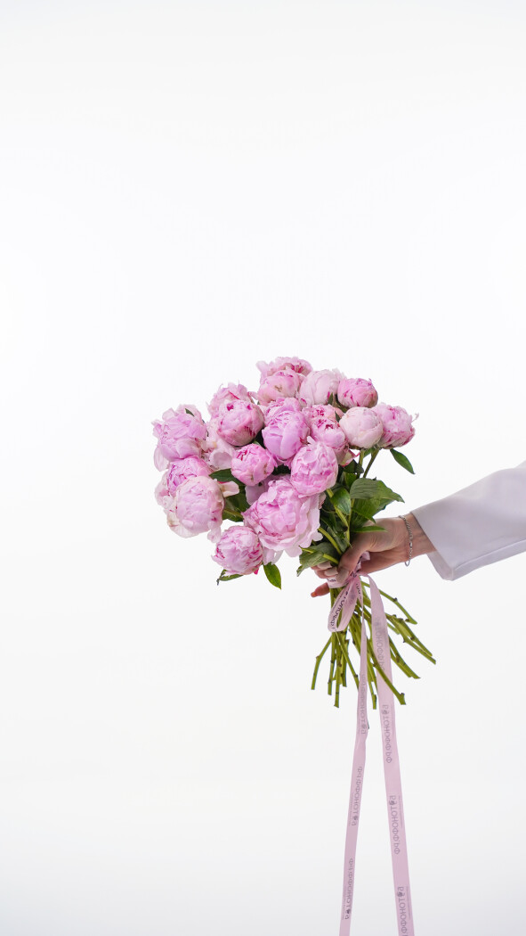 25 розовых пионов под ленту №138
