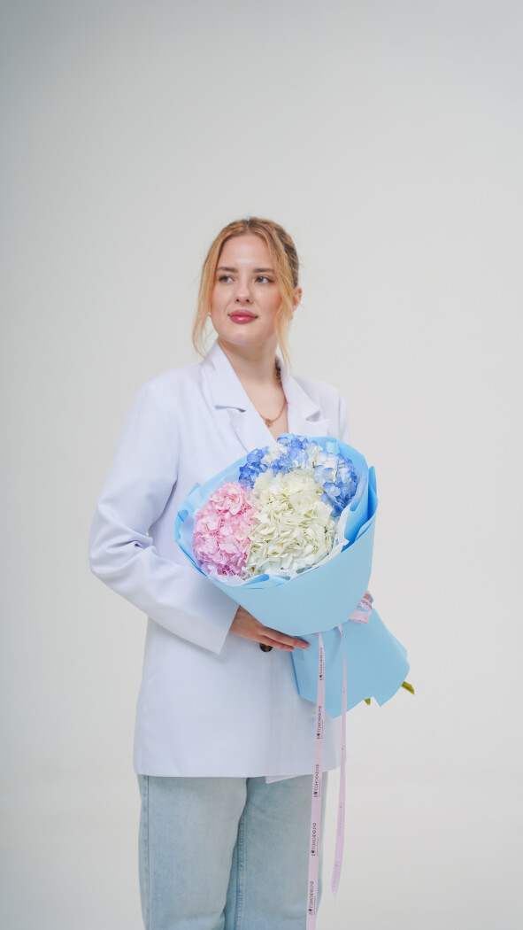 3 гортензии микс в оформлении №154