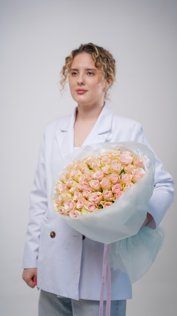 51 нежно-розовая роза в оформлении №38