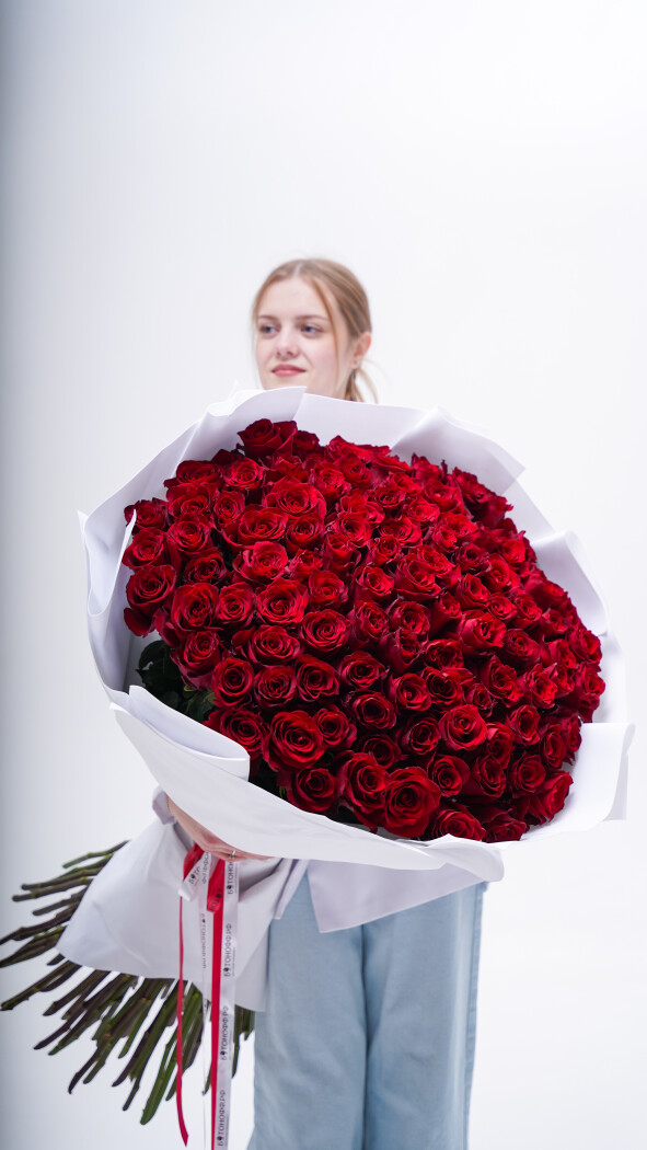 101 красная метровая роза в оформлении №247