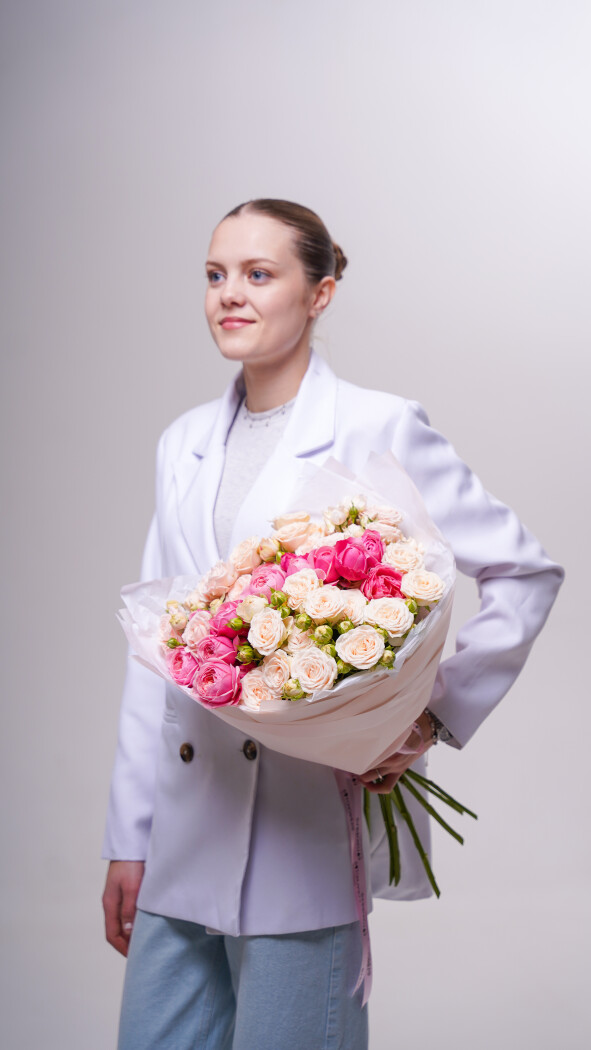 9 кустовых роз микс в оформлении №283