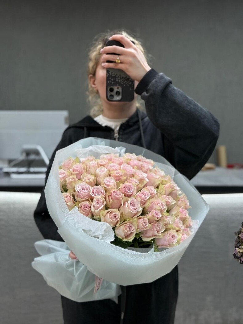 51 нежно-розовая роза в оформлении №38 