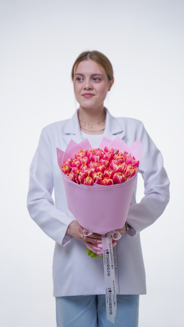 35 пионовидных тюльпанов в оформлении №360