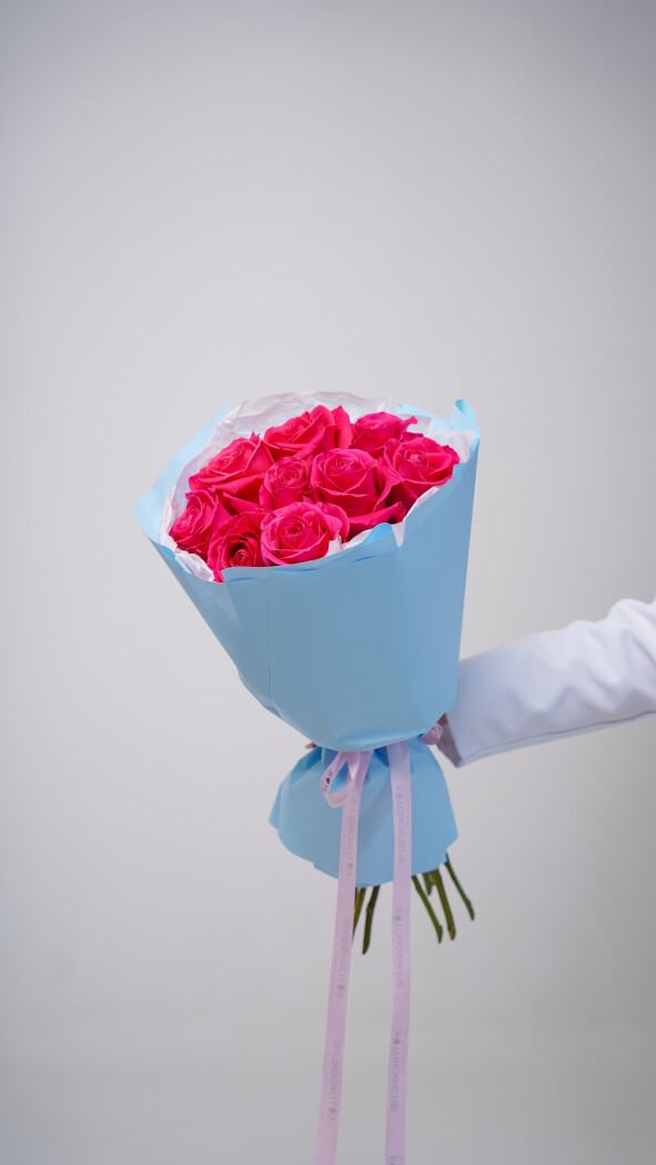 9 малиновых роз в оформлении №65