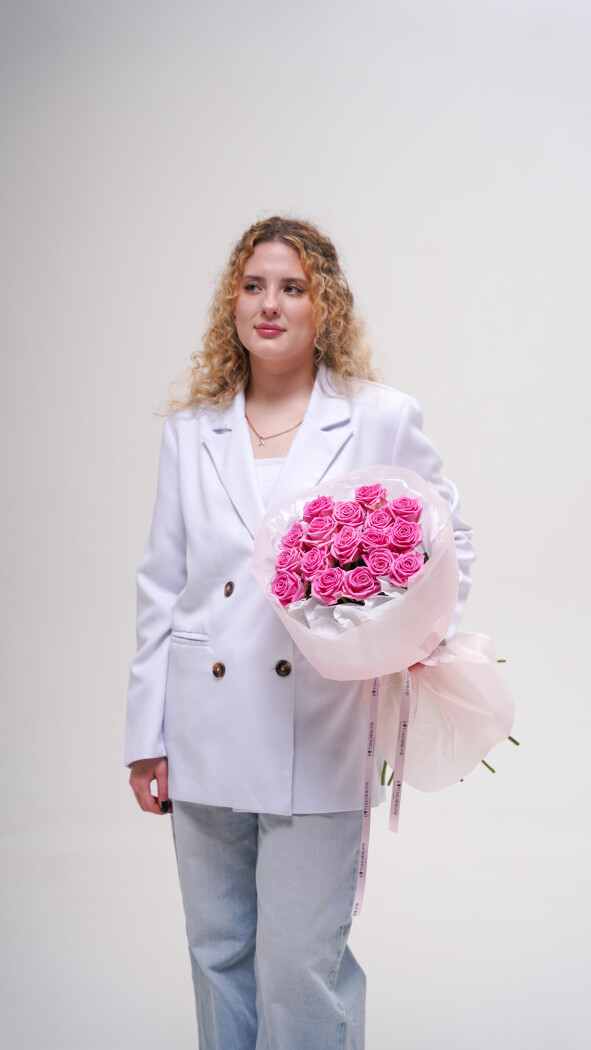 17 розовых роз в оформлении №233
