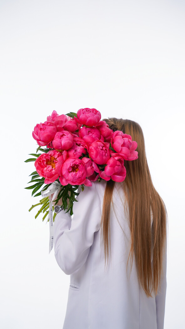 15 коралловых пионов под ленту №131
