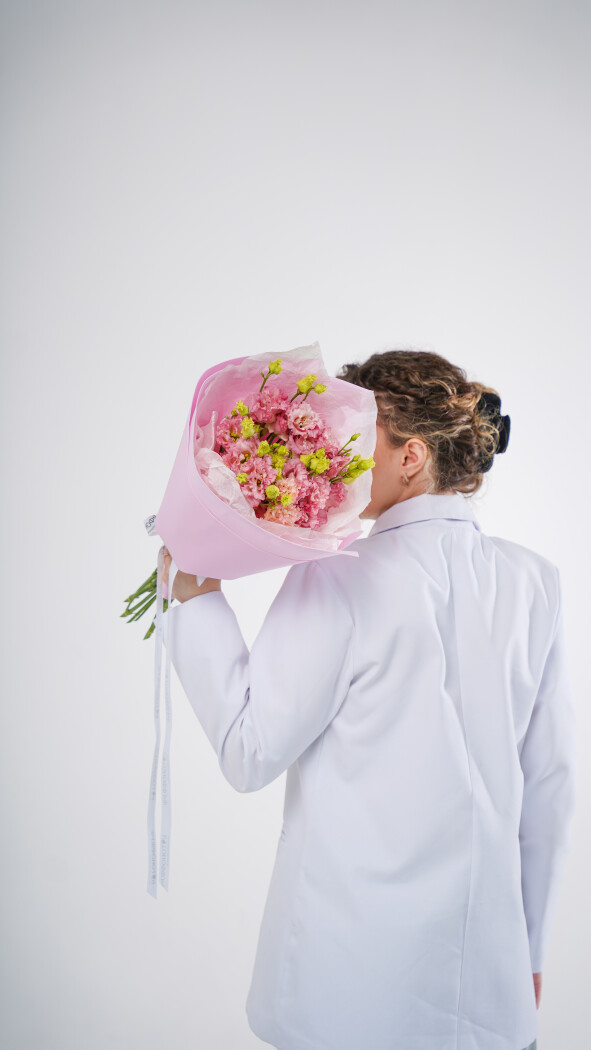 5 розовых эустом в оформлении №94