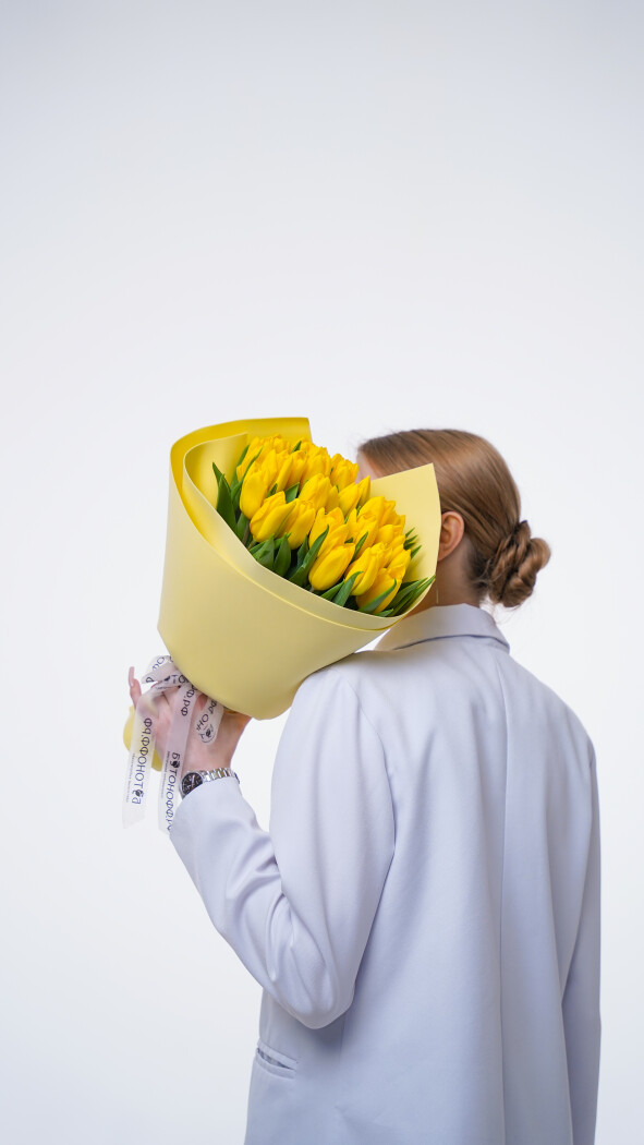 25 желтых тюльпанов в оформлении №369