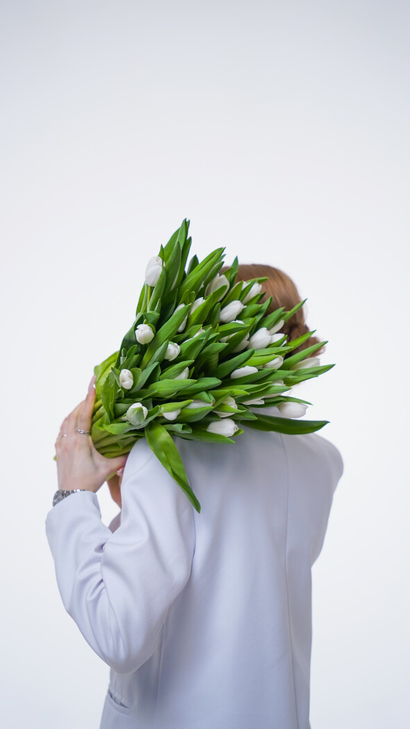 Охапка белых тюльпанов №384