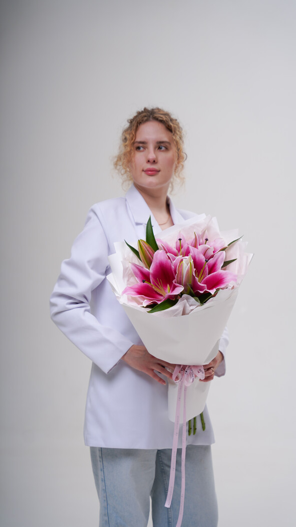 3 розовые лилии в оформлении №179