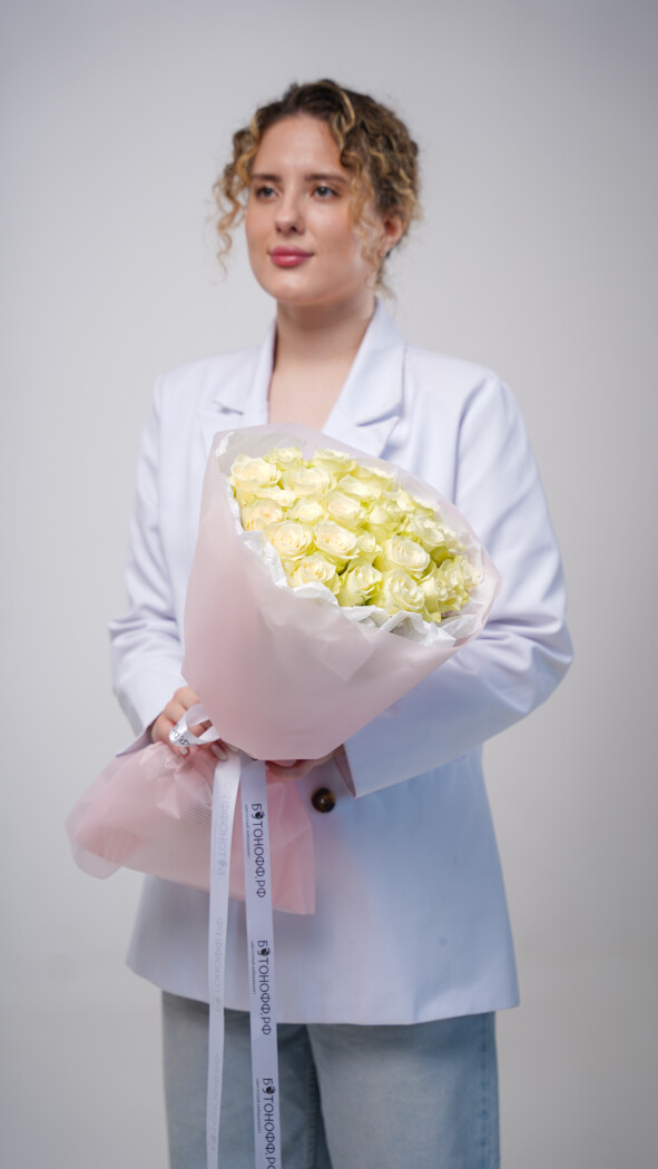 25 белых роз в оформлении №34