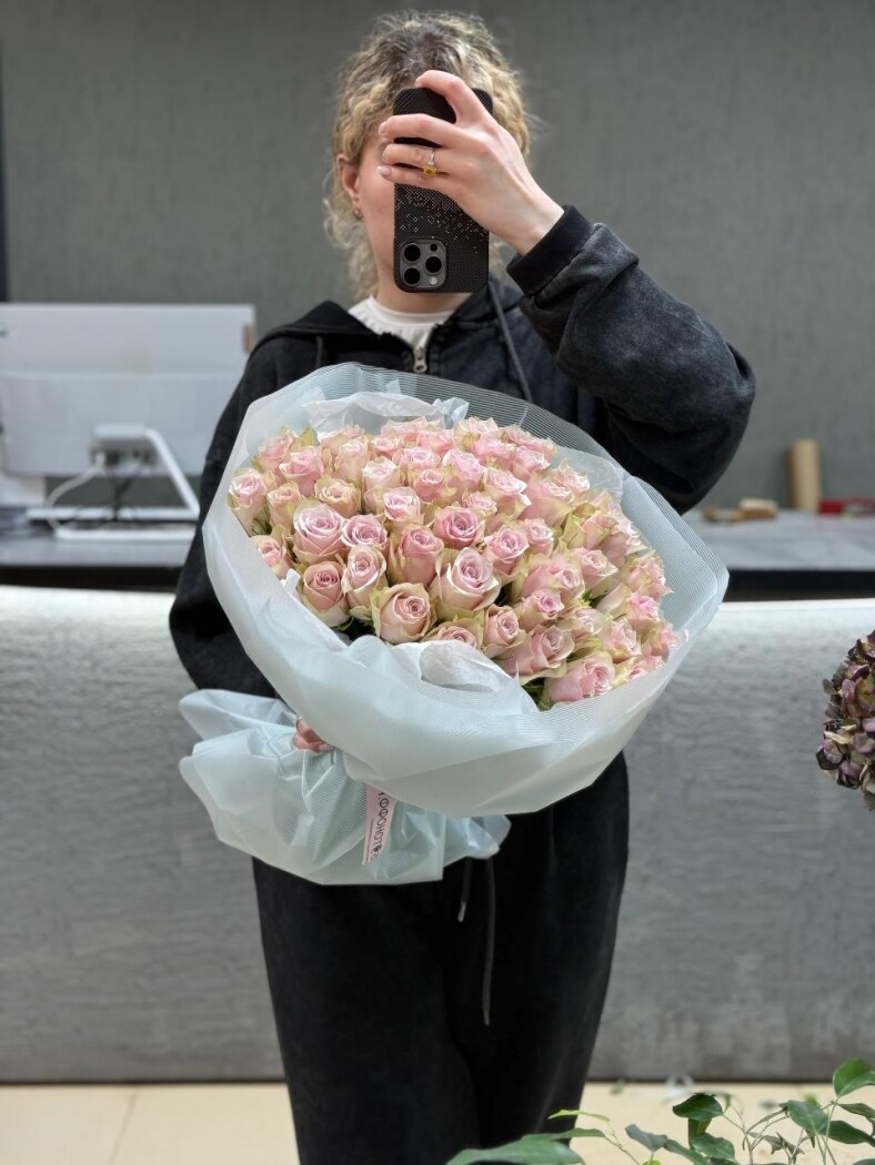 51 нежно-розовая роза в оформлении №38 