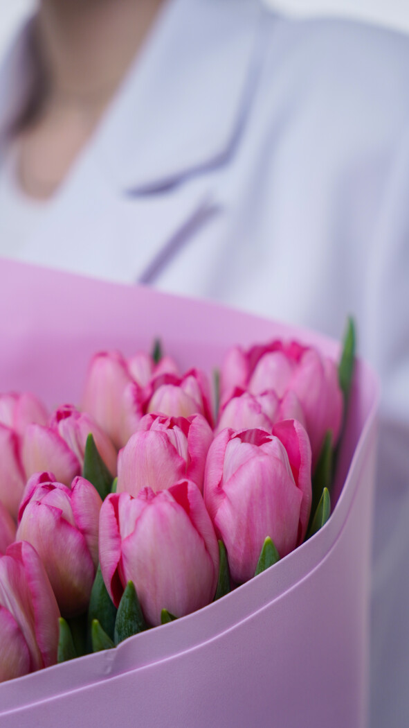15 розовых тюльпанов в оформлении №378