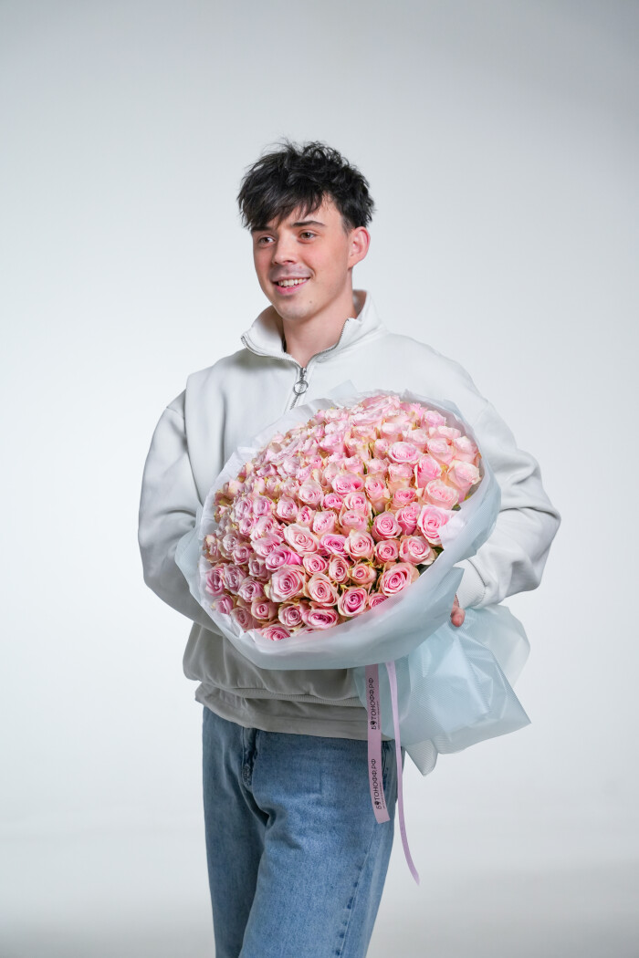 101 нежно-розовая роза в оформлении №39