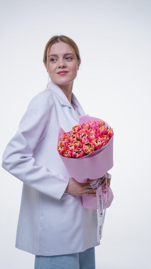 25 пионовидных тюльпанов в оформлении №359