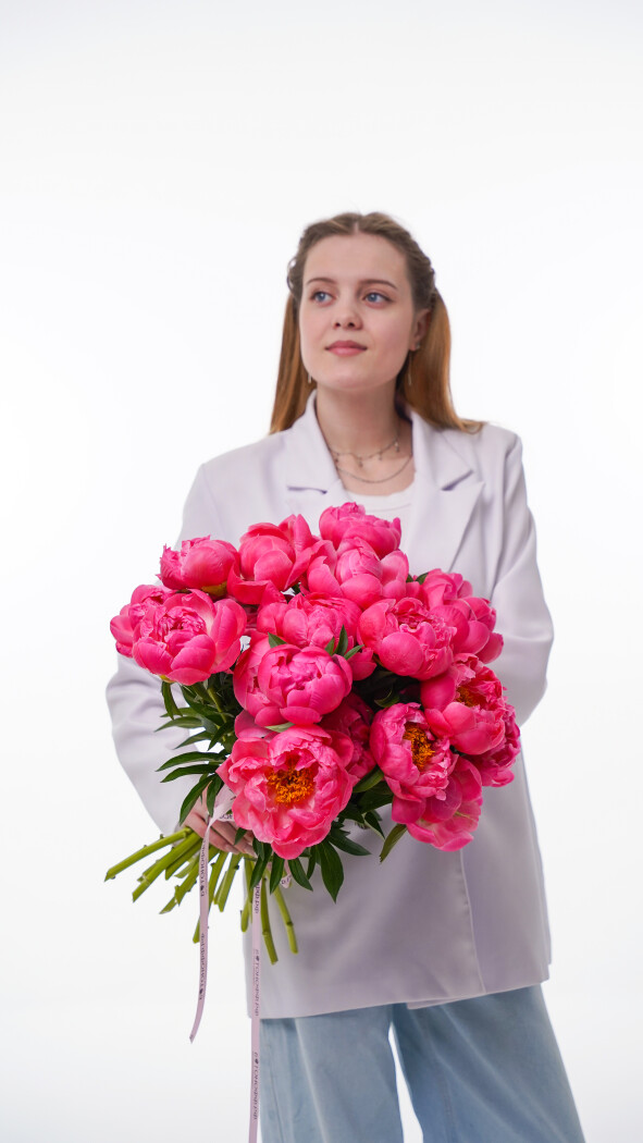 25 коралловых пионов под ленту №132