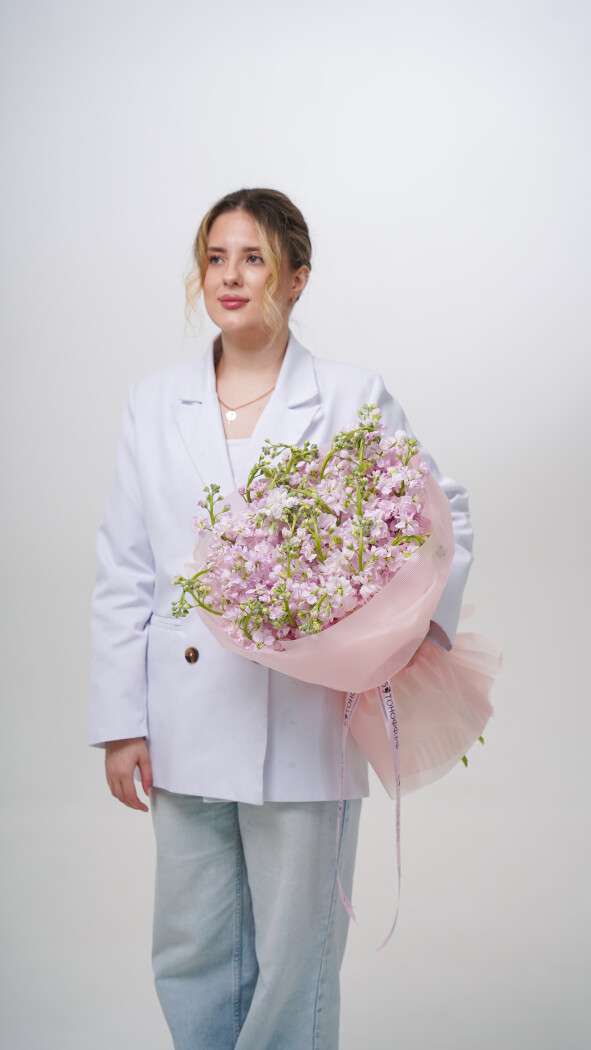 25 розовых маттиол в оформлении №128