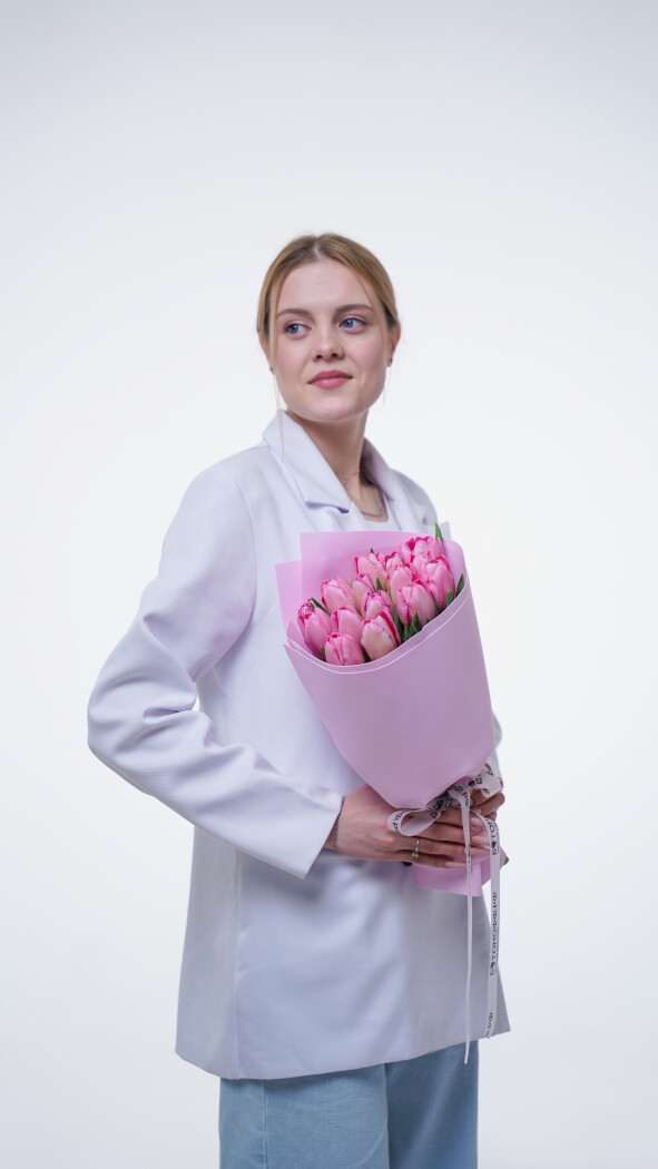 15 розовых тюльпанов в оформлении №378