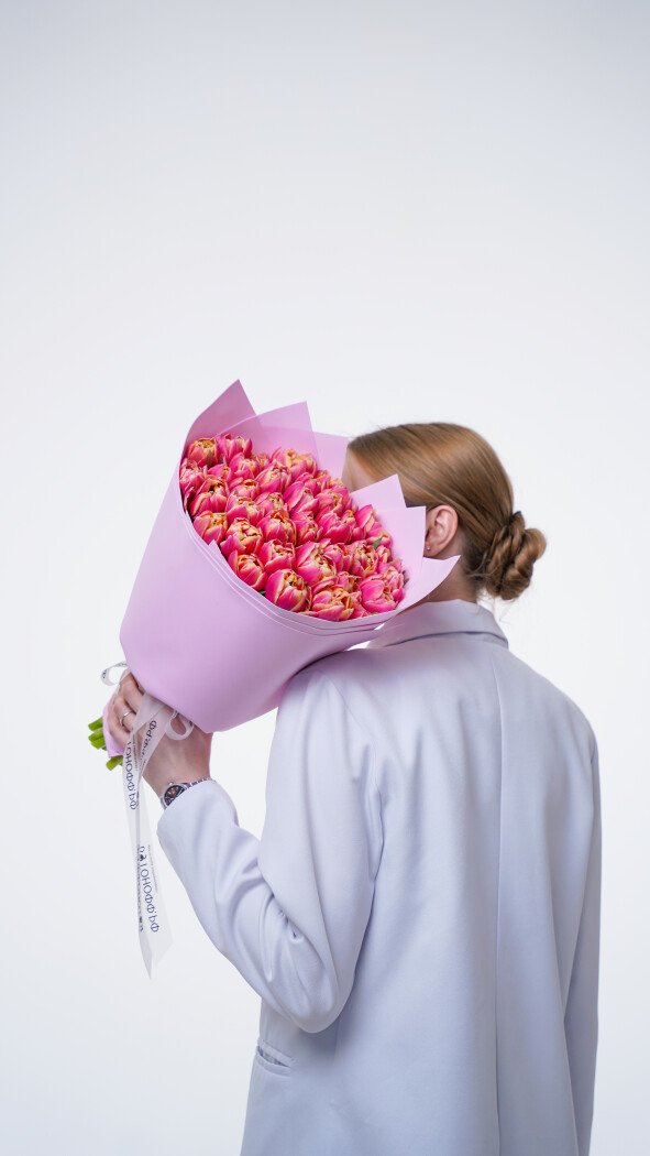 35 пионовидных тюльпанов в оформлении №360