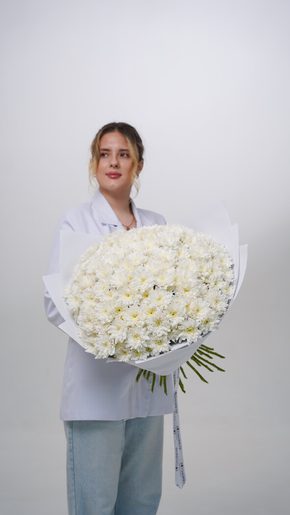 25 белых хризантем в оформлении №74
