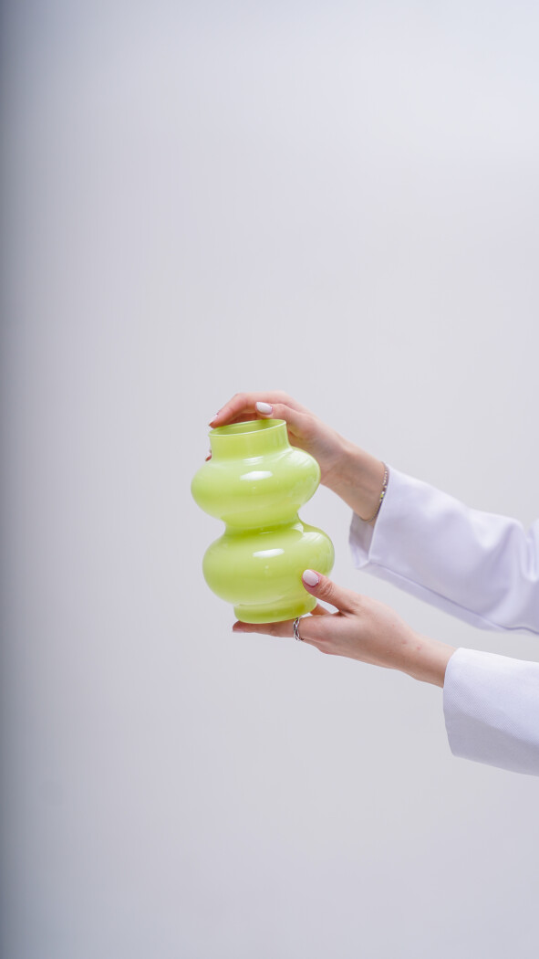 Ваза стеклянная 7x18 см (лаймовая)