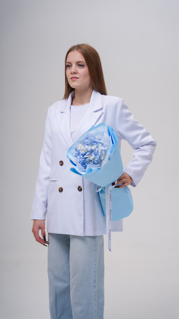 1 голубая гортензия в оформлении №205