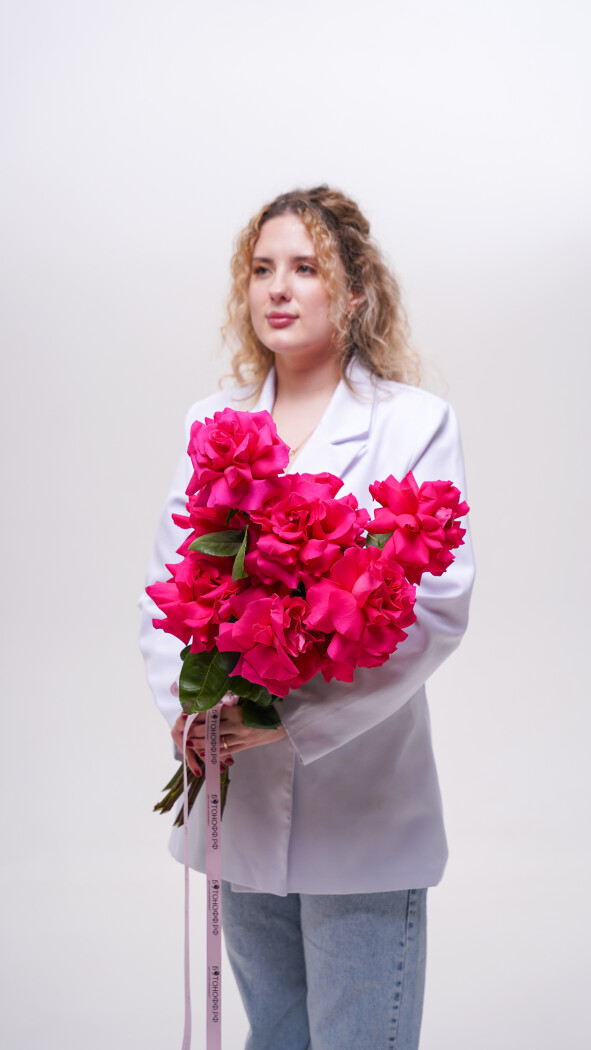 9 малиновых роз под ленту №274